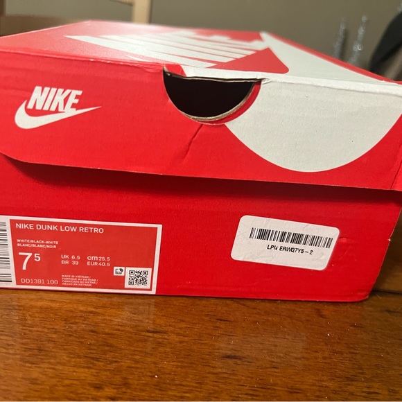 NEW NEVER WORN Panda Dunks made custom with Swarovski crystals in Nike swoosh. - Picture 2 of 7